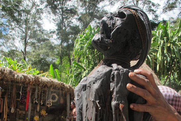 Suku Dani di Papua Punya Mumi & Tradisi Potong Jari!