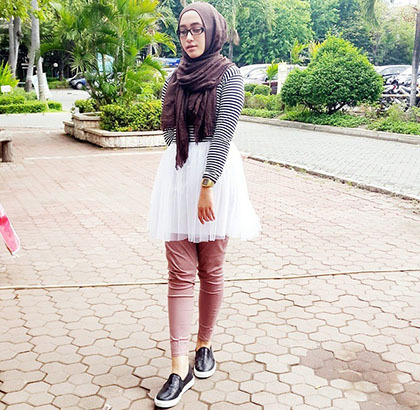 Hijab Style Gaya Unik Kenasti Arninta dengan Padu Padan 