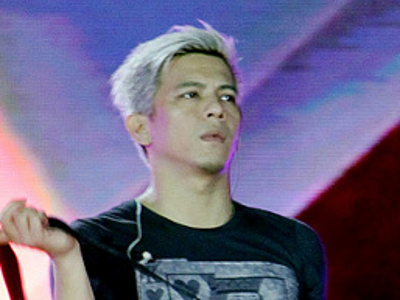 Noah Pertama Kali Bawakan Seperti Kemarin Di 13 Karya Gemilang Transmedia Dan, sosok reza masih berada di balik posisi. seperti kemarin