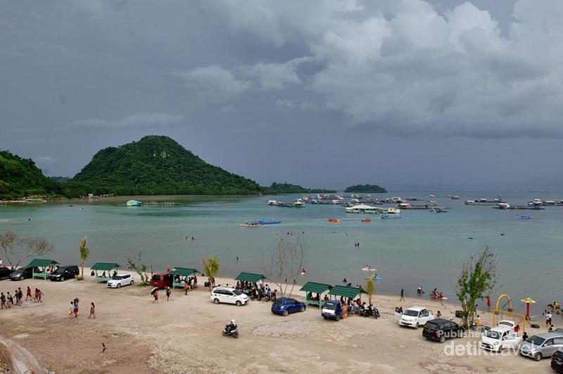 Pantai Sari Ringgung, Pantai Cantik Nan Tenang di Teluk Lampung