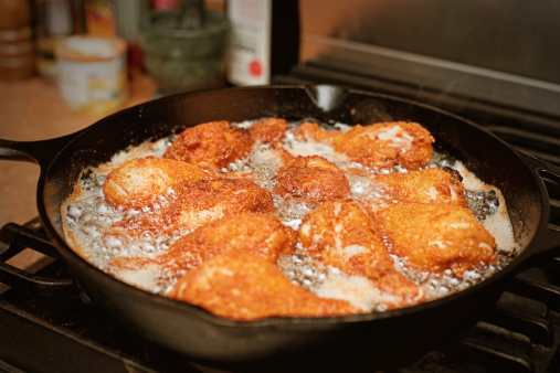 Wajan yang Tepat untuk Menggoreng  Ayam