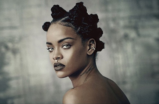 Style Rambut Rihanna Rambut Dikepang, Rihanna Terlihat Seperti Kekasih Robert Pattinson