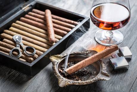 Clutu Rokok Survei: 40 Persen Perokok Juga Mengisap Shisha, Cerutu dan Rokok Elektrik