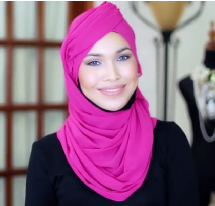 Tutorial Hijab Terinspirasi Topi Pramugari  Emirates  5