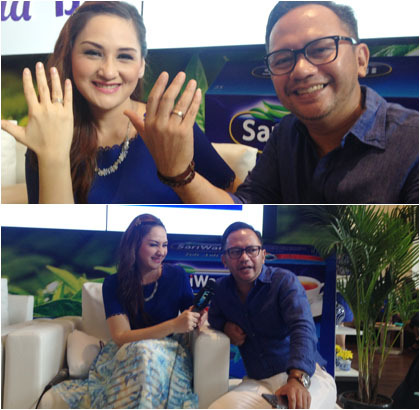 Foto: Cincin dari Masa Lalu Ini Membuat Mona Ratuliu Menangis Bahagia 1 Foto: Cincin dari Masa Lalu Ini Membuat Mona Ratuliu Menangis Bahagia 1