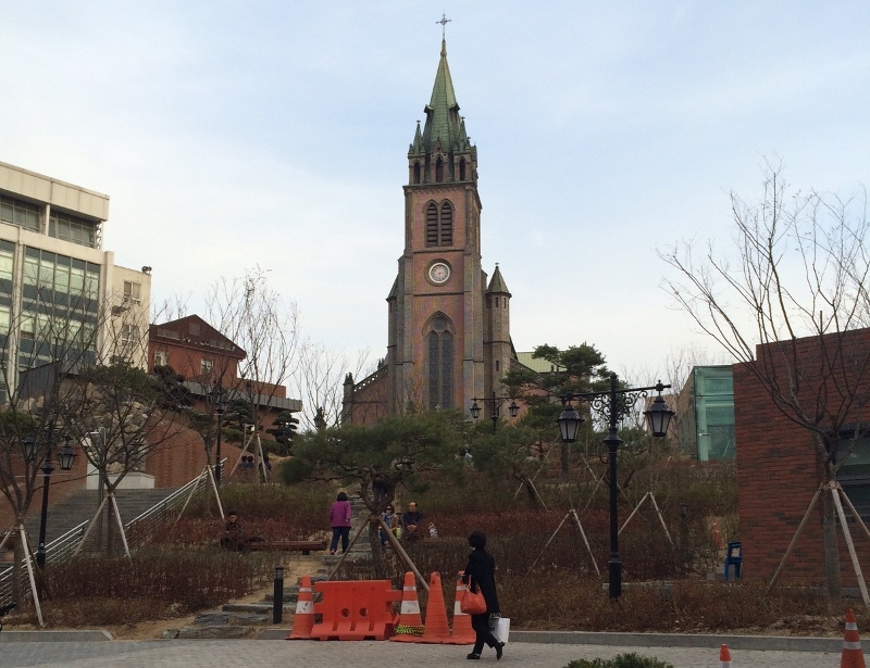 Megahnya Myeongdong Chatedral di Jantung Kota Seoul
