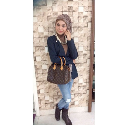 Foto: Gaya Hijab Boyish Penyanyi R&B, Indah Nevertari - 3