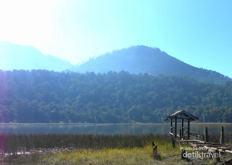 Gunung Argopuro Punya Danau Taman Hidup yang Mistis