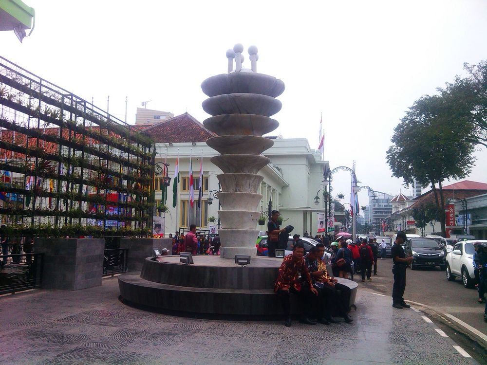 Tempat Baru Monumen Dasasila Bandung Jadi Incaran Warga Berfoto Selfie