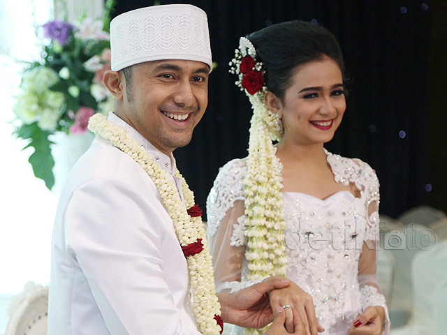 Wajah Bahagia Hengky dan Sonya Jadi Suami-istri