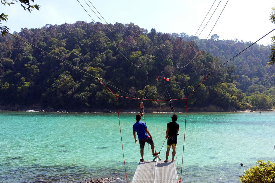 Wush Meluncur Dengan Flying Fox Antarpulau Di Kinabalu