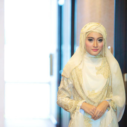 A Hijab Yang Disarankan Saat Mengenakan Baju Pengantin Syari