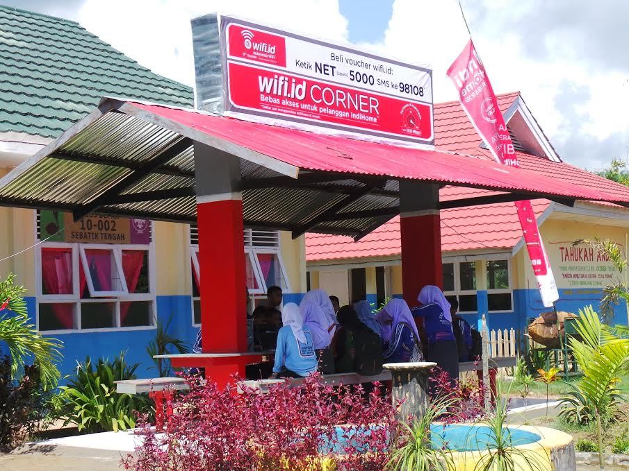 WiFi Corner Jadi Tempat Nongkrong Siswa di Perbatasan