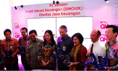 Dukung Operasional SiMOLEK, BCA Raih Penghargaan dari OJK