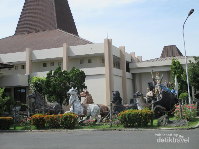 Wisata Sambil Belajar Budaya Jawa di Museum Ranggawarsita