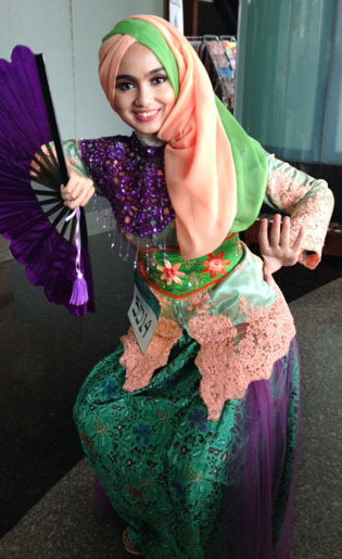 Foto 4 Hijabers Tampil Total Berkostum Tari di Audisi 
