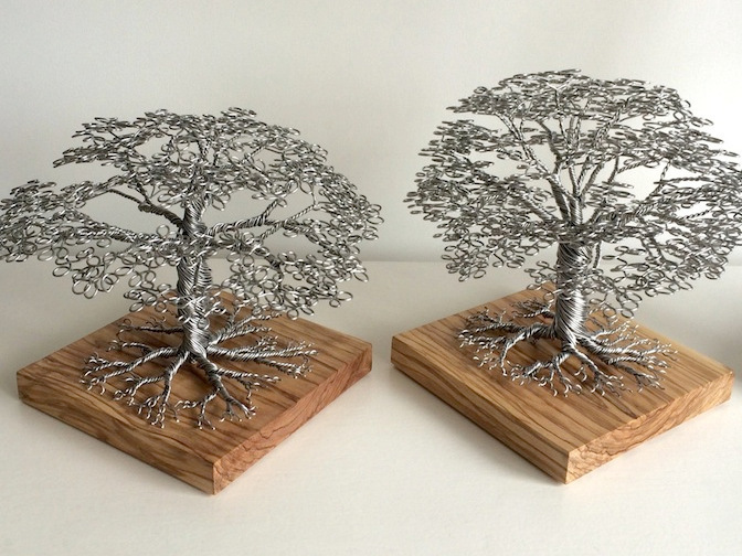 Gunakan Kawat Seniman Ini Bikin Patung Pohon Yang Unik
