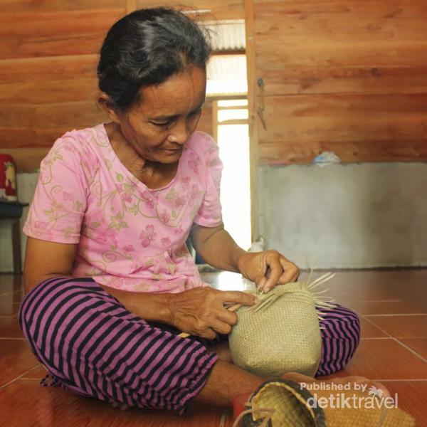 Sumpet Kerajinan  Tangan  Khas Suku Tertua di Bangka