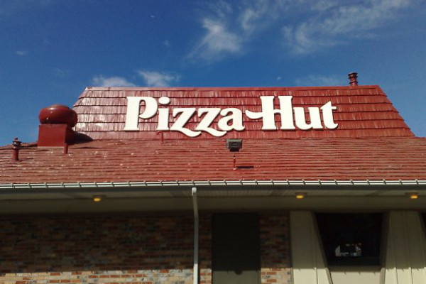 Hut Rewards ™ Get oven-hot pizza, fast from your local Pizza Hut in Springfield. Enjoy favorites like Original Pan Pizza, Breadsticks, WingStreet Wings, Hershey's Chocolate Chip Cookie, and more.6/10(3).