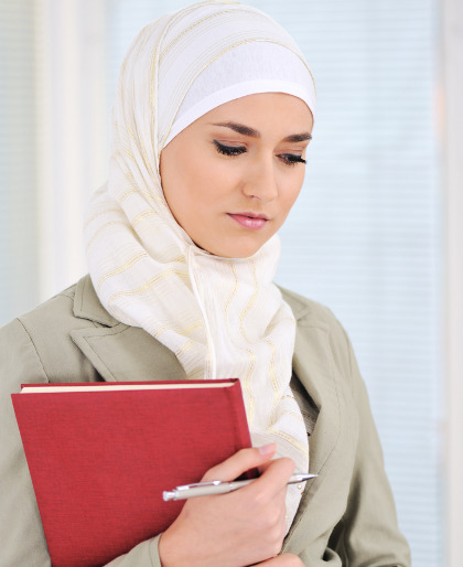Tak Mau Lepaskan Jilbab, Hijabers Ini Dilarang Masuk ke Bank