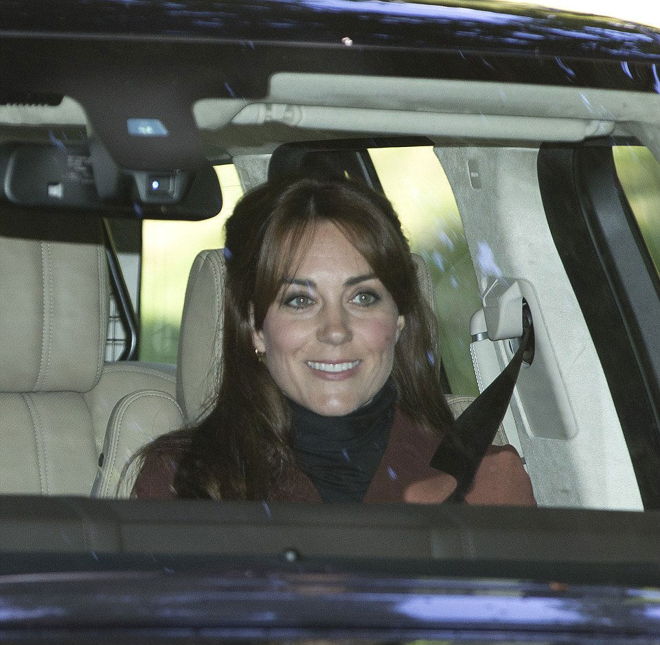 Tampil Di Publik Kate Middleton Pamerkan Gaya Rambut Baru