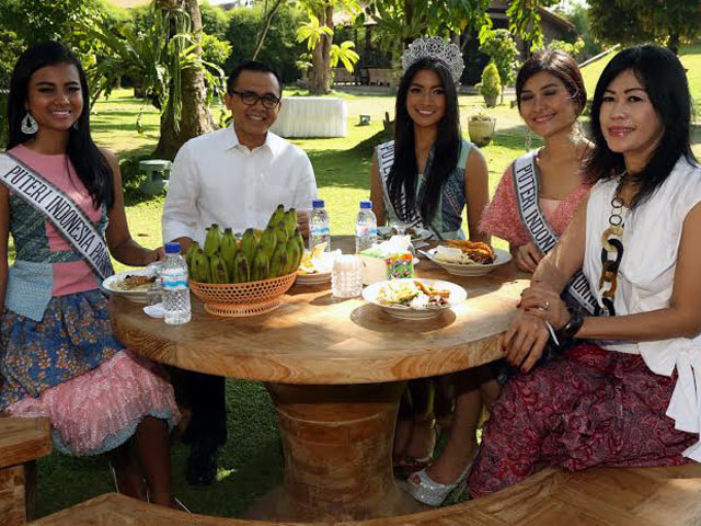 Ketika Batik Banyuwangi Disulap Menjadi Busana Modern ketika batik banyuwangi disulap menjadi busana modern