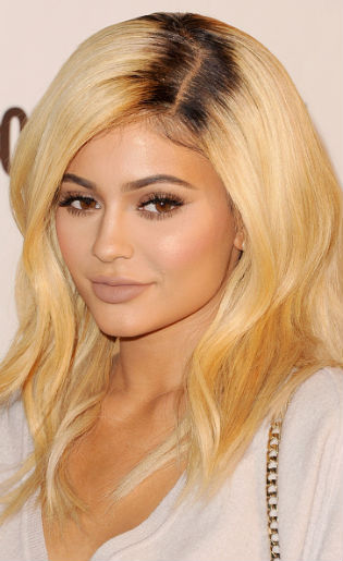 Penampilan Baru Kylie Jenner Potong  Rambut  Jadi Bob 