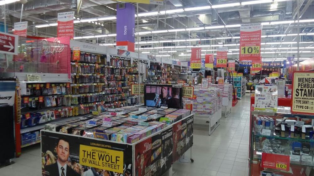 Sambut Akhir Tahun Buku Tulis dan Lemari  Buku Diskon 