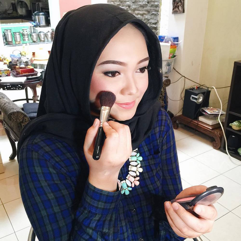 Biayanya Jika Ingin Belajar Makeup Di Sekolah Khusus