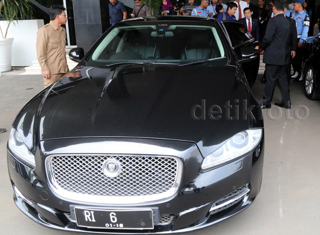 Mobil Jaguar Berpelat RI-6 Bikin Heboh DPR