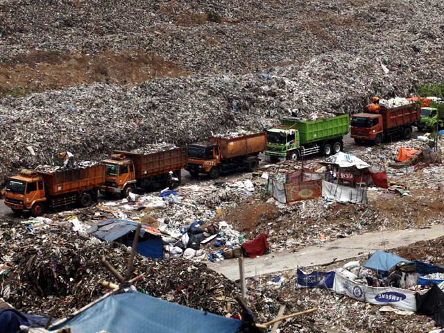 Antrean Truk Sampah  di Bantargebang