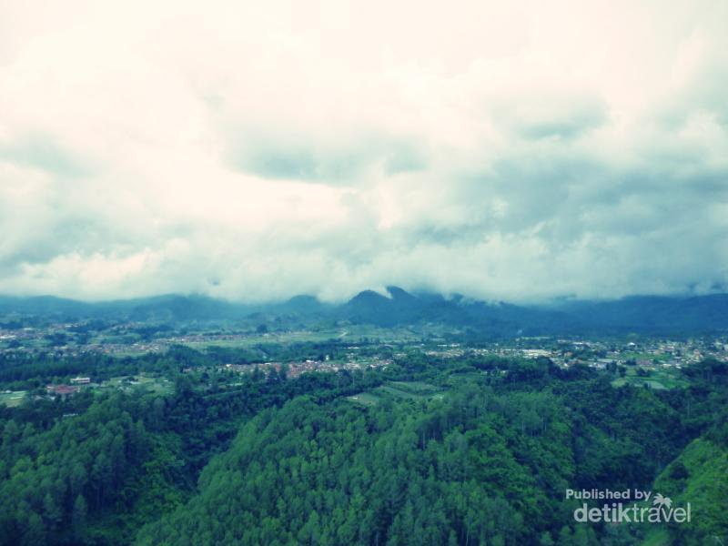  Pemandangan Indah Bandung dari Tebing Keraton