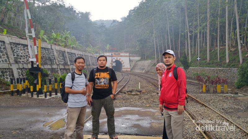 Liburan dari Jakarta ke Gunung Padang Seharian, Bisa!