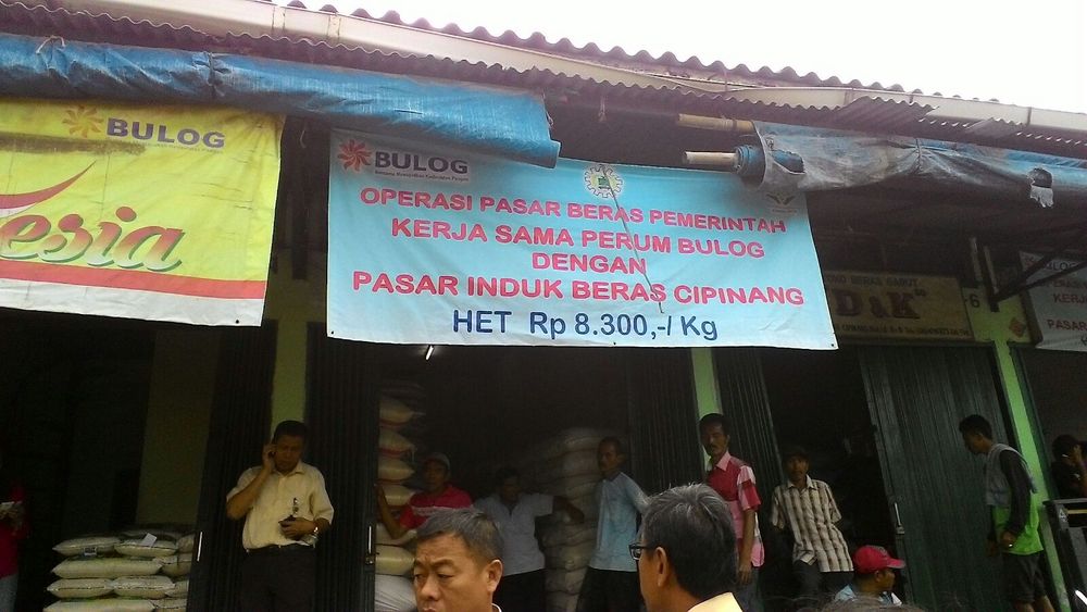 Begini Cara Bulog Jualan  Beras  Operasi Pasar