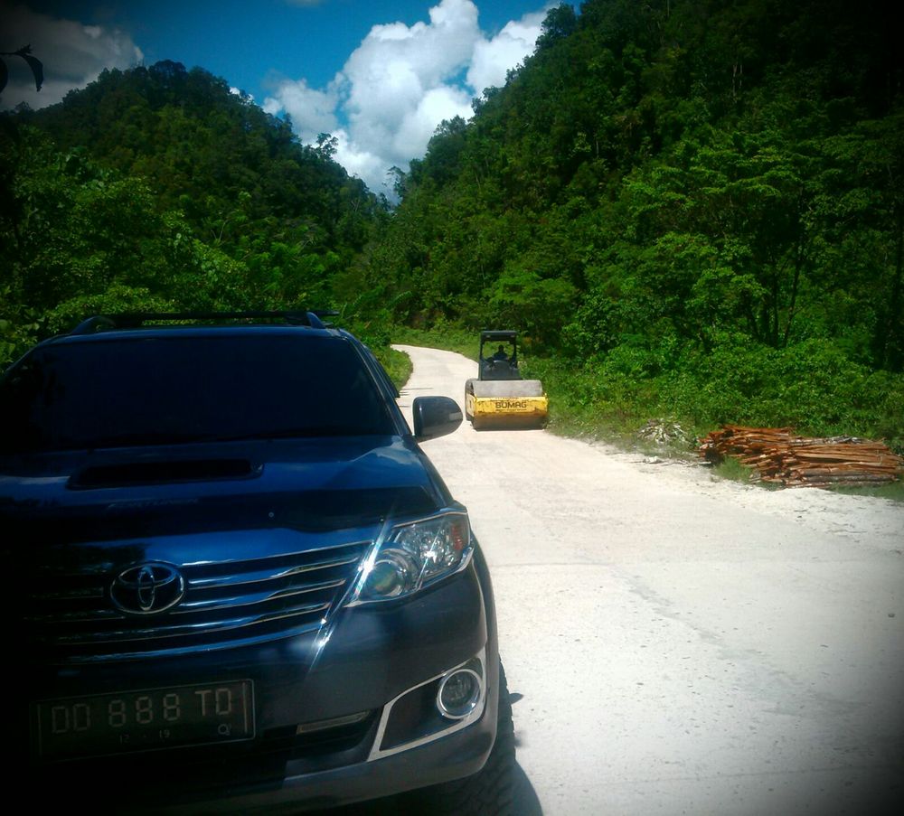 Fortuner Hingga Pajero Jadi Angkot Di Pedalaman Papua