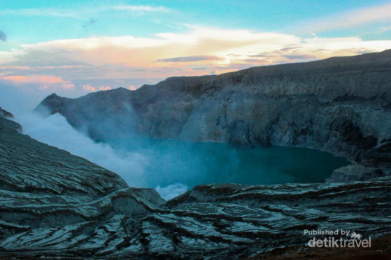 Megahnya Gunung  Ijen  di Banyuwangi