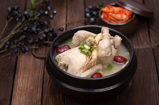 Samgyetang Sup Ayam Korea yang Hangat Berempah untuk 