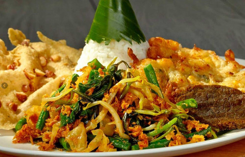 Sedap Mengenyangkan Nasi  Urap  Komplet untuk Santap Malam