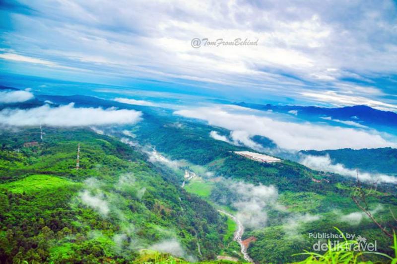 Pemandangan Luar Biasa dari Atas Gunung Batu Jonggol