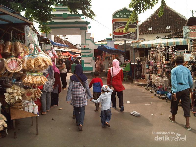 Wisata Religi, Ziarah ke Makam Sunan Bonang & Sunan Drajat