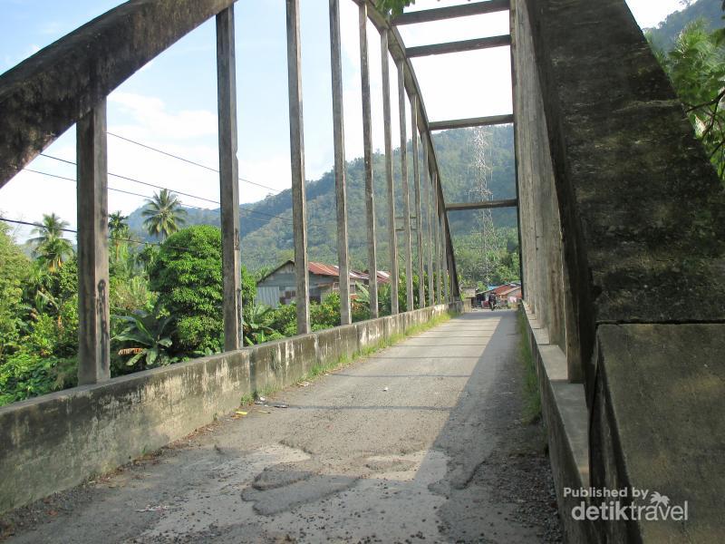  Pemandangan  Indah  dari Jembatan Tertua di  Sumatera  Utara 