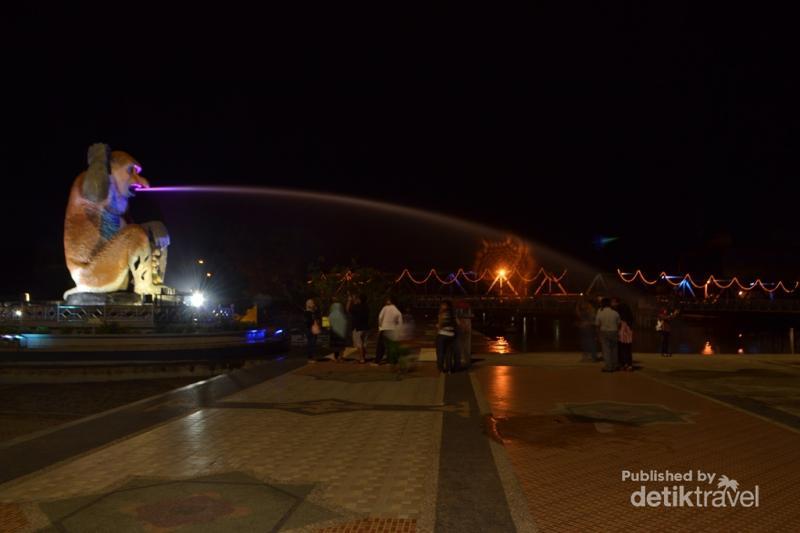 Patung Bekantan Destinasi Wisata Malam Yang Baru Di Banjarmasin