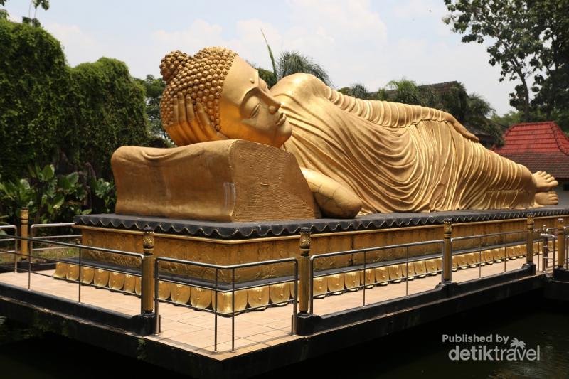 Indonesia Juga Punya Patung  Buddha Tidur 