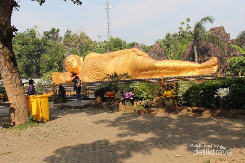 Ini Patung Buddha Tidur di Mojokerto