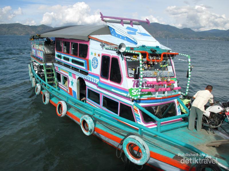 Lagi di Danau Toba, Jangan Lupa Berkeliling Naik Kapal