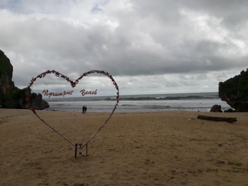 Cantik Tapi Tersembunyi, Pantai Ngrumput Gunungkidul Cantik Tapi Tersembunyi, Pantai Ngrumput Gunungkidul