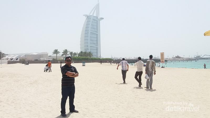 Dubai dari Padang  Pasir  menjadi Padang  Besi