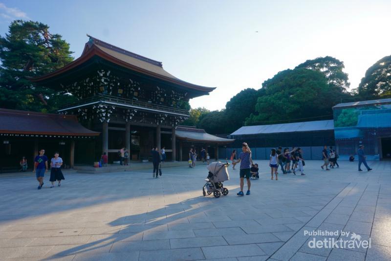 Meiji Jingu Shrine Kuil Legendaris Yang Penuh Ketenangan meiji jingu shrine kuil legendaris yang penuh ketenangan