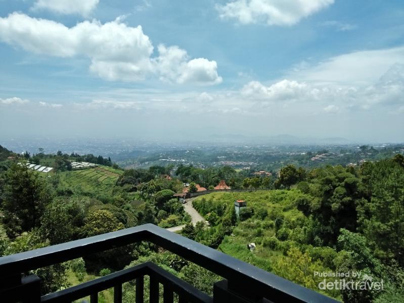 Tempat Makan dengan Pemandangan Cantik di Lembang