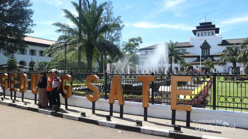 Ini Simbol Biaya  Pembuatan Gedung Sate Bandung